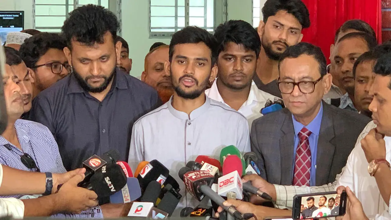 রাজনৈতিক দল খোলার অভিপ্রায় নেই : উপদেষ্টা আসিফ