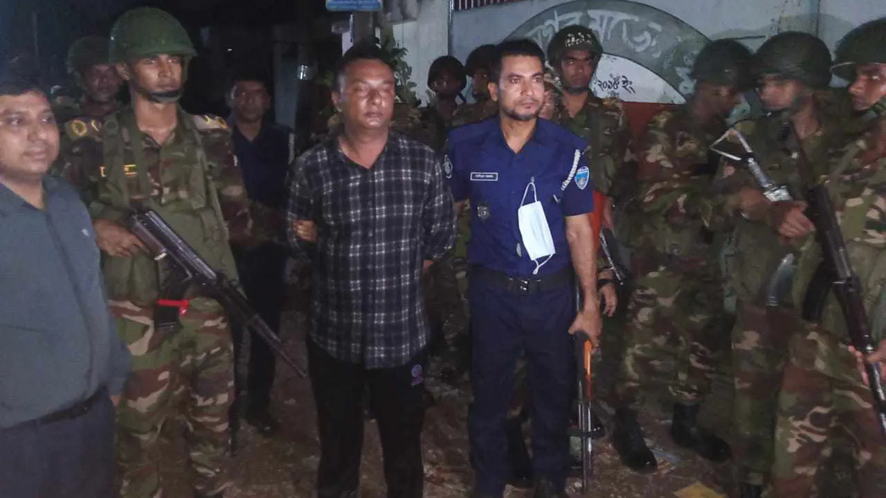 কুমিল্লায় শিক্ষার্থীদের ওপর গুলি করা আ. লীগ নেতা আটক