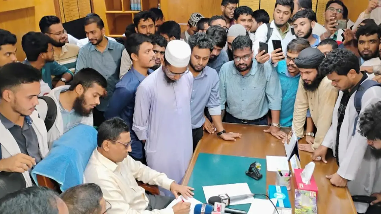 আন্দোলনের মুখে পদ ছাড়লেন শেবাচিম হাসপাতালের পরিচালক