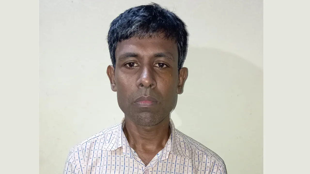 আ. লীগের পদ পেয়ে গণপূর্তমন্ত্রীকে বাবা ডাকা সেই মোস্তফা গ্রেপ্তার