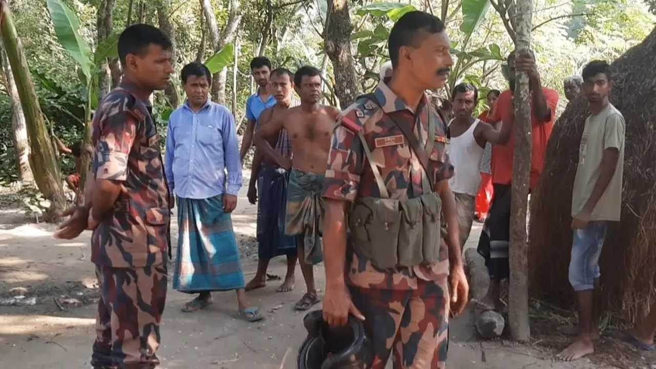 পাঁচবিবি সীমান্তে কাঁটাতারের বেড়া নির্মাণের চেষ্টা বিএসএফের