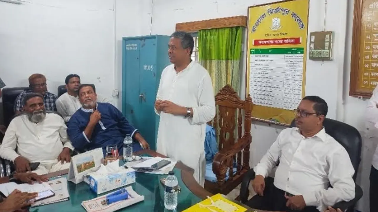 শিক্ষাকে রাজনীতিমুক্ত করতে শিক্ষার্থীকে অন্যভাবে ব্যস্ত রাখতে হবে