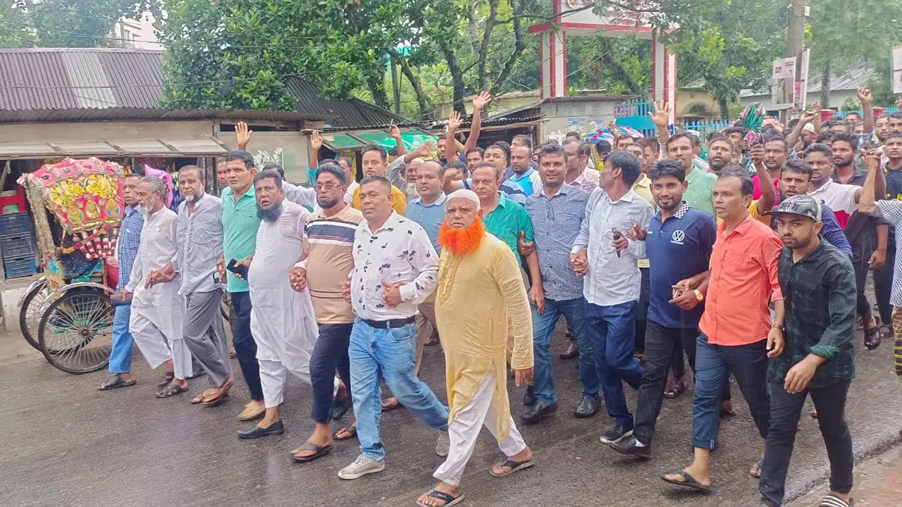 ইউএনওর অপসারণ দাবিতে বিএনপির বিক্ষোভ, পরিষদ ঘেরাও    