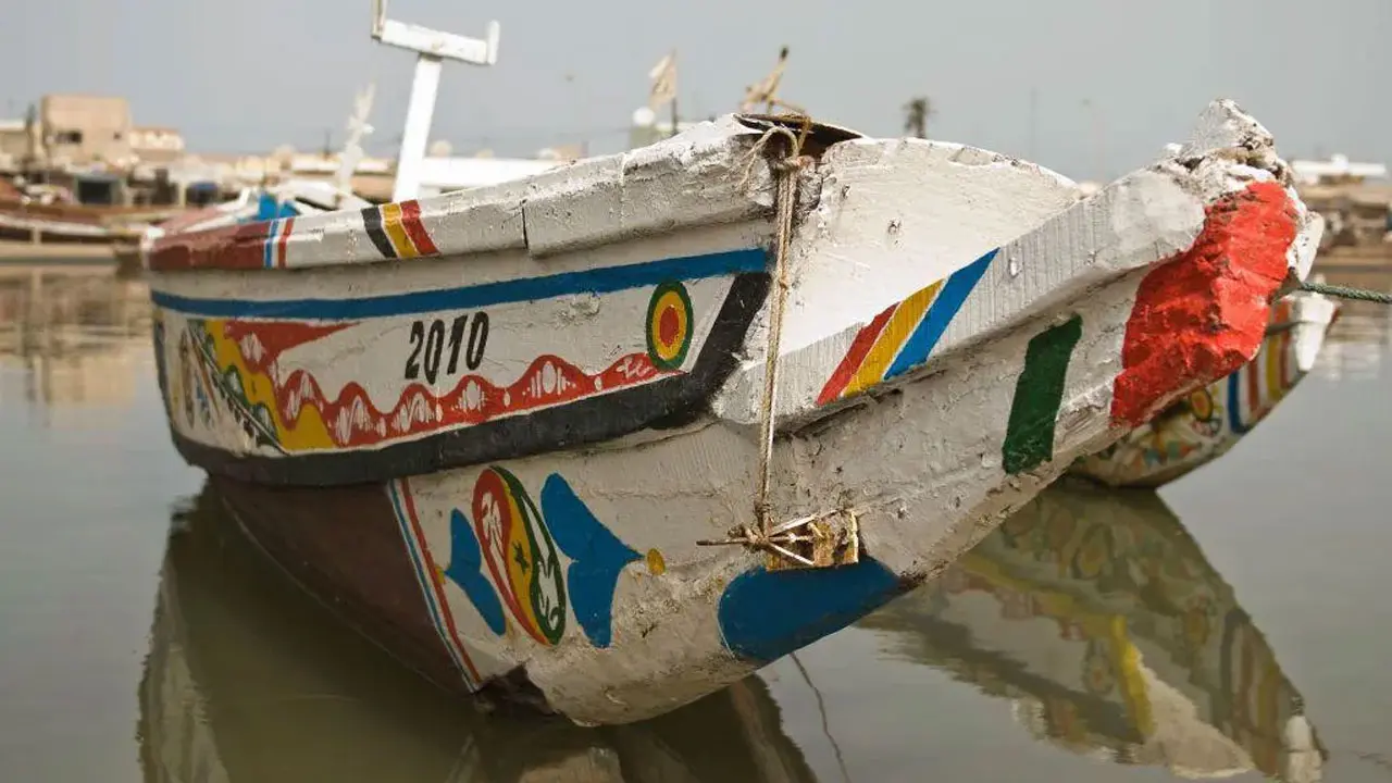 কাঠের নৌকায় চেপে স্পেন যাওয়ার চেষ্টা, সমুদ্রে ডুবে মৃত্যু ২৬ জনের