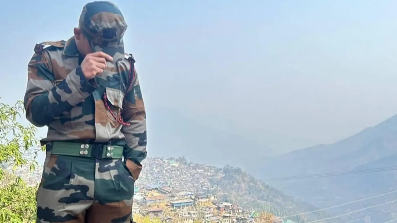 বাস খাদে পড়ে বিএসএফের তিন সদস্য নিহত