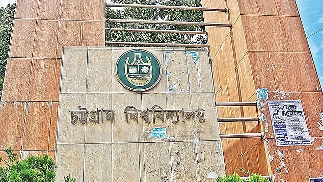 চবির আব্দুর রব ও শাহজালাল হল থেকে দেশীয় অস্ত্র উদ্ধার