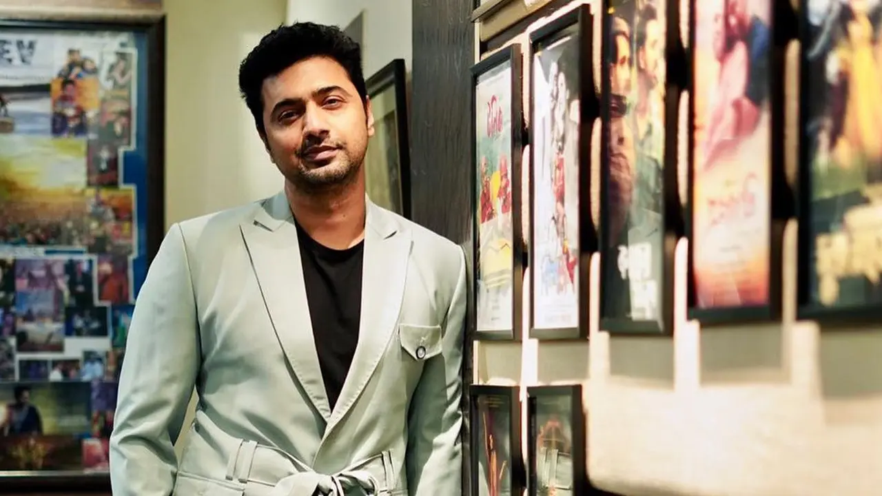 ভক্তদের কাছে ক্ষমা চাইলেন দেব 
