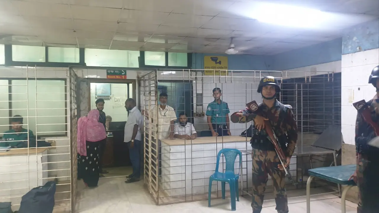 সেনা ও বিজিবি মোতায়েনের পর ঢামেকে চিকিৎসাসেবা শুরু