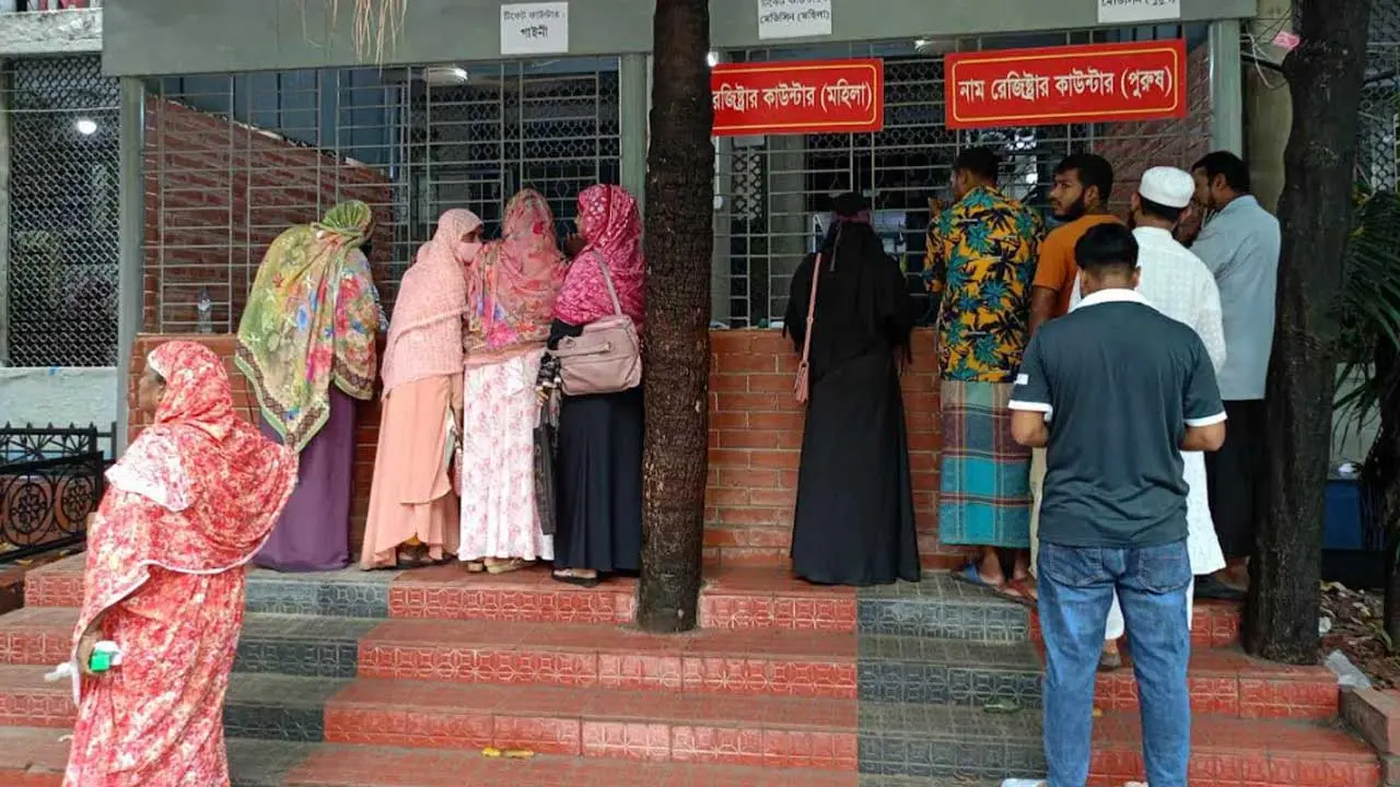দুইদিন পর ঢামেকে সীমিত পরিসরে চালু হলো বহির্বিভাগ
