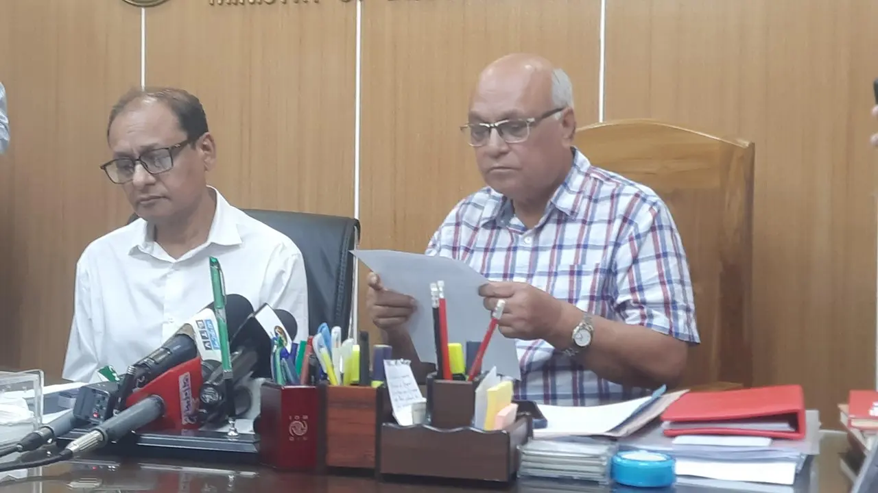 এবারও নির্দিষ্ট সময়ে বই বিতরণ হবে : প্রাথমিক উপদেষ্টা