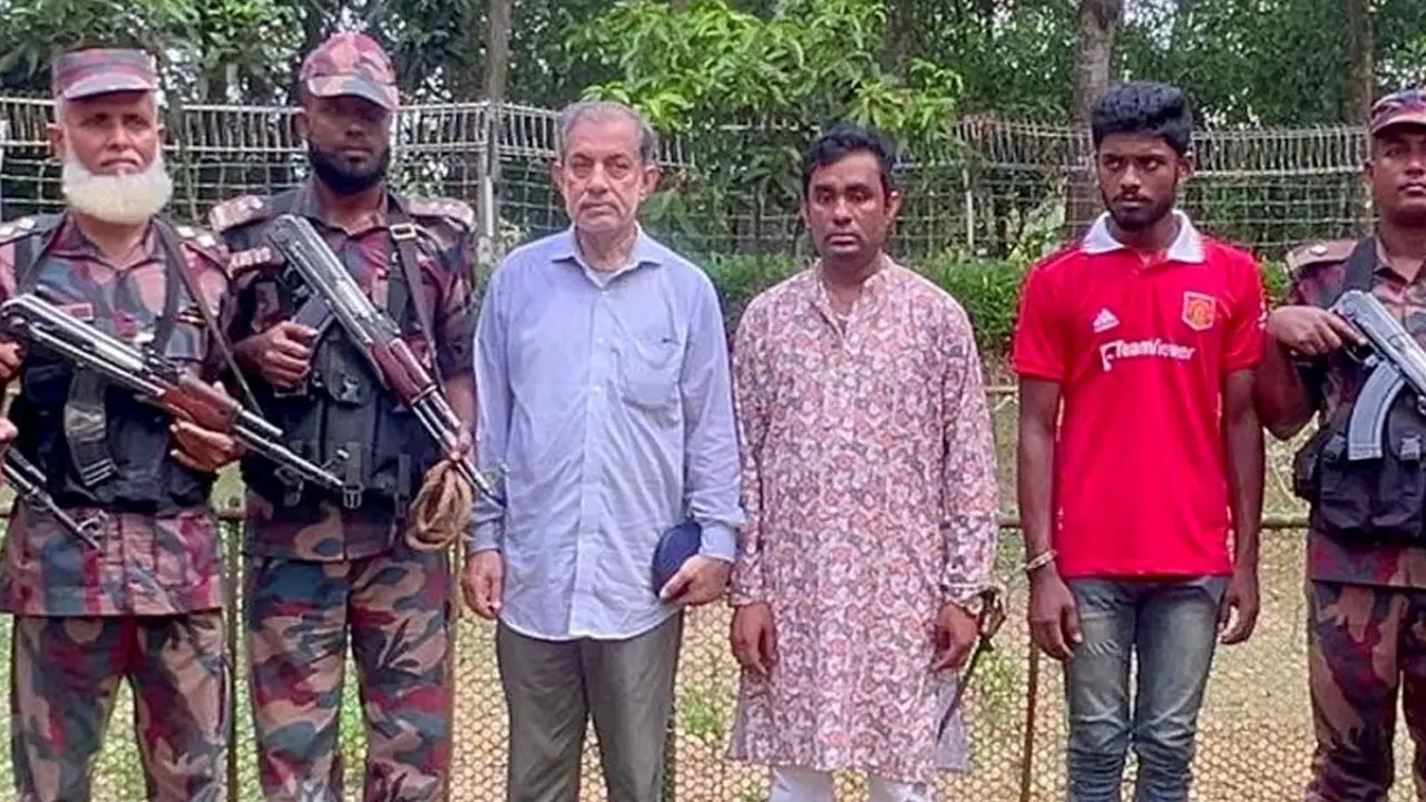 হেলিকপ্টারে চট্টগ্রামে নেওয়া হলো সাবেক এমপি ফজলে করিমকে