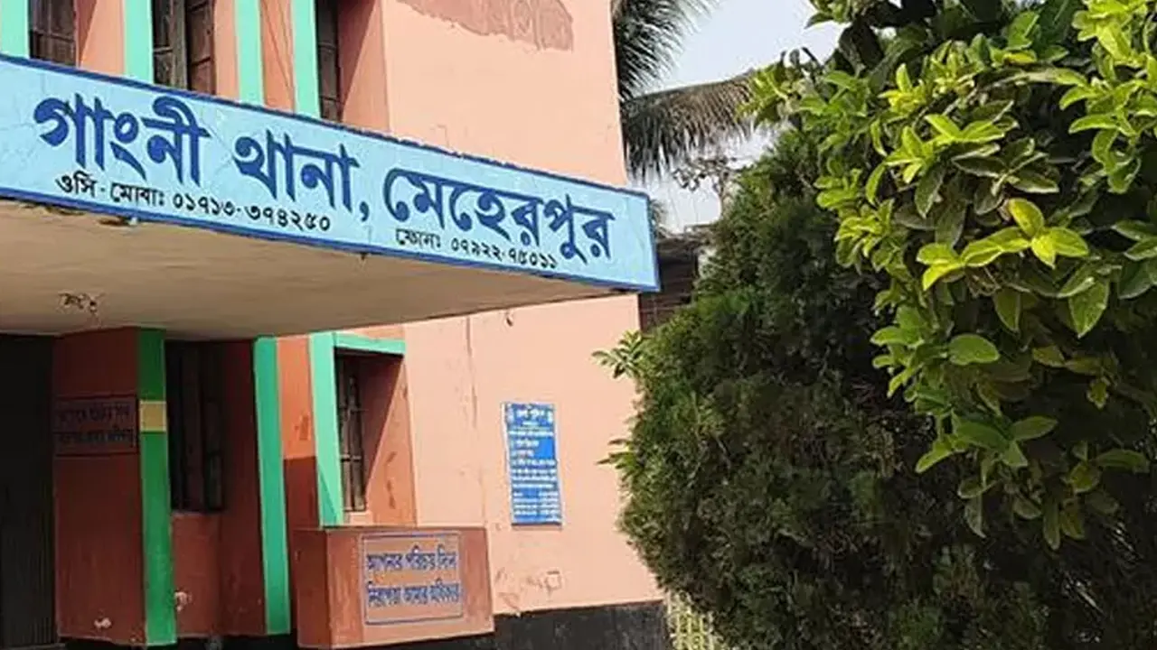 ওষুধ কোম্পানির বিক্রয় প্রতিনিধির ওপর বোমা হামলা করে টাকা ছিনতাই