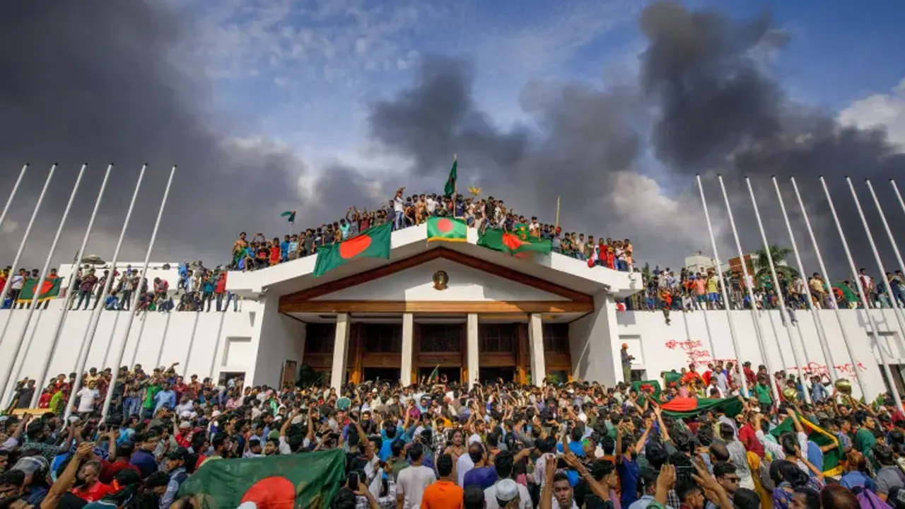 এলাকায় ফিরতে টাকা দিতে হচ্ছে আওয়ামী লীগ নেতাকর্মীদের