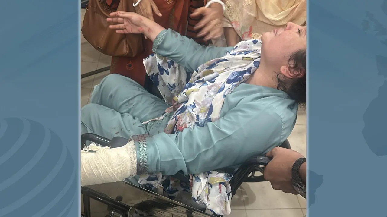 দুই নারী কর্মকর্তাকে কুপিয়ে সোনালী ব্যাংকের ৭ লাখ টাকা ছিনতাই