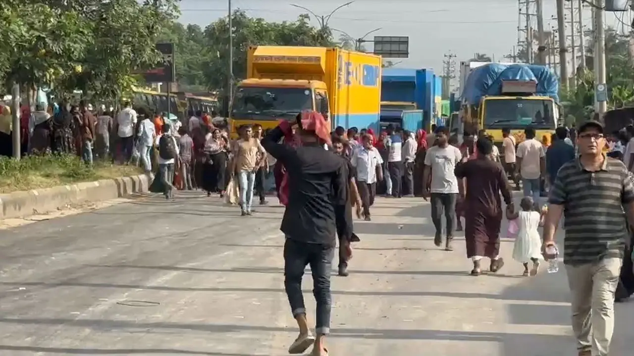 দিনভর শ্রমিক বিক্ষোভে উত্তাল গাজীপুর, কারখানায় আগুন