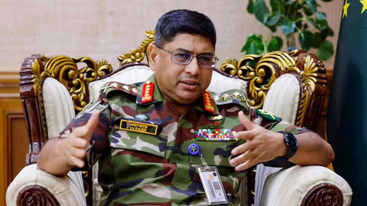 সেনাবাহিনী রাজনীতিতে হস্তক্ষেপ করবে না : ওয়াকার-উজ-জামান