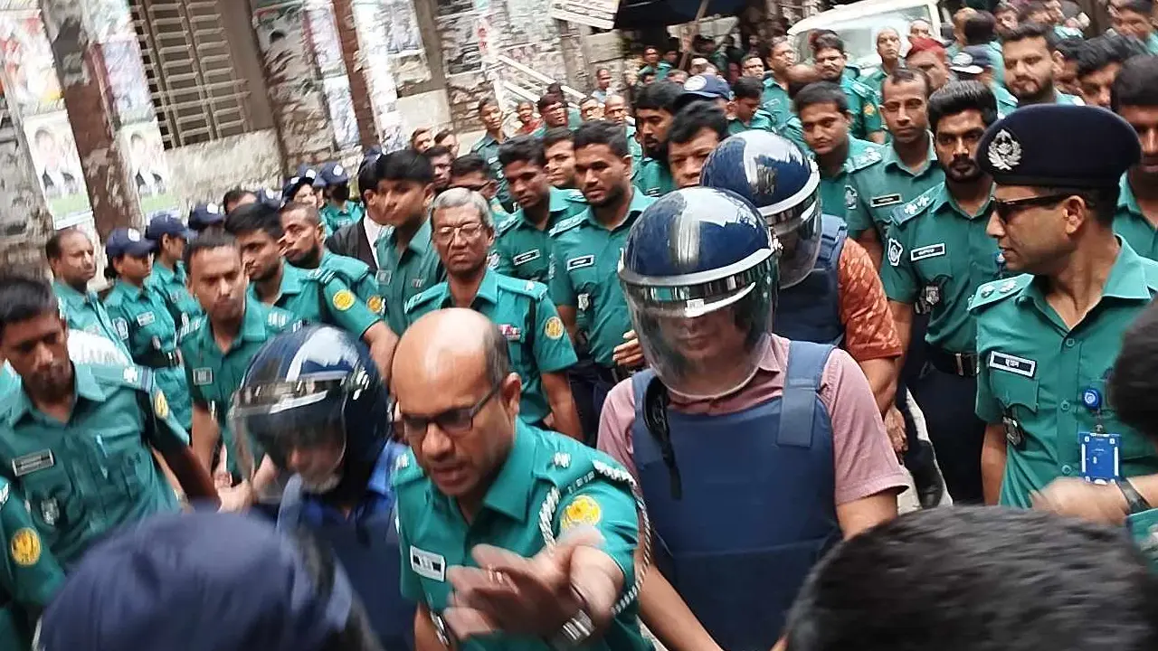 সাবেক আইজিপি শহীদুল ৭ দিনের রিমান্ডে