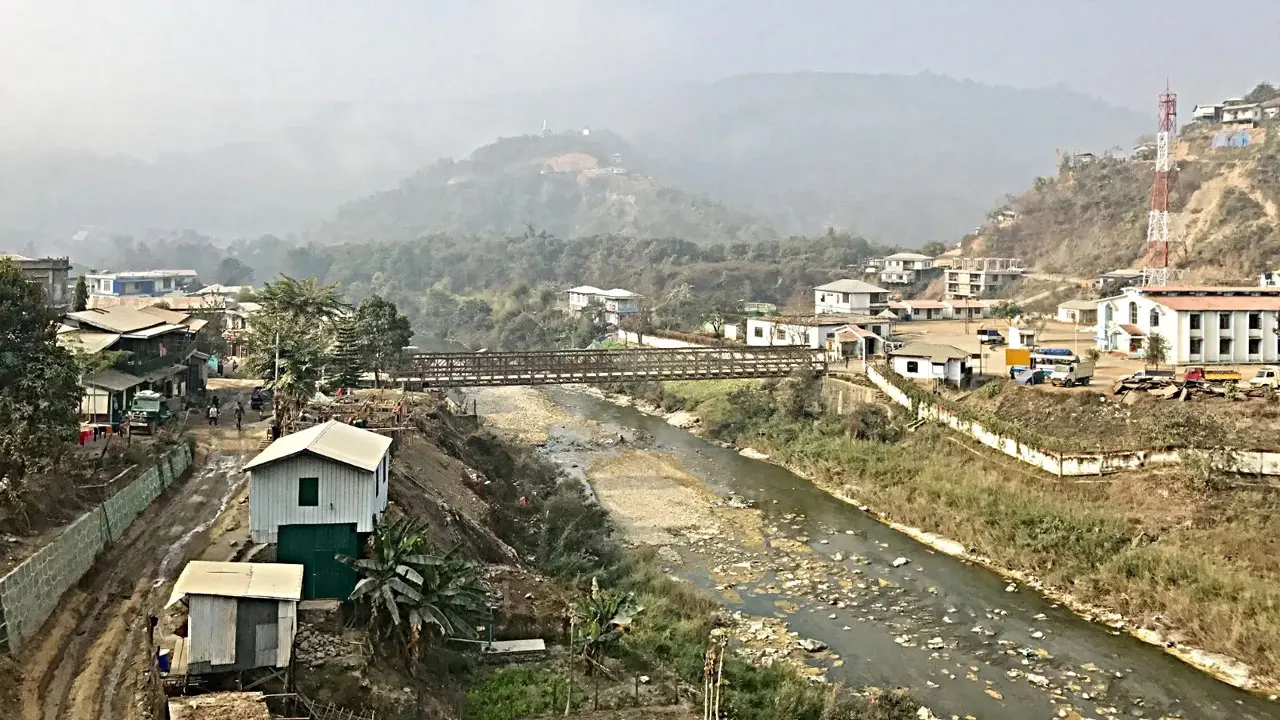 মণিপুরে সংঘাতের আবহে মিয়ানমার সীমান্ত কাঁটাতারে ঘিরে ফেলছে ভারত
