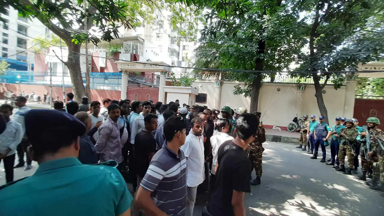 গুলশানে ইতালি দূতাবাস ঘেরাওয়ের চেষ্টা, আটকে দিলো সেনাবাহিনী
