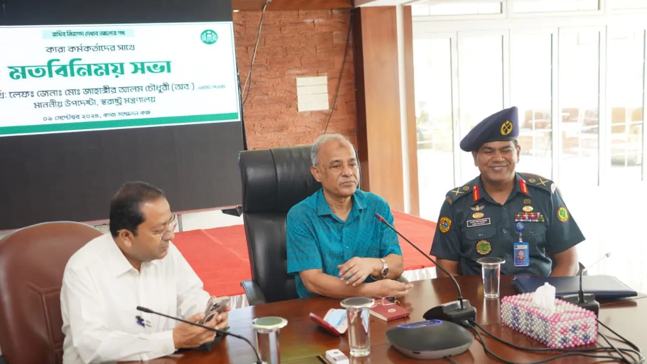 ঘুষ খাওয়া চলবে না, বন্ধ করতে হবে : স্বরাষ্ট্র উপদেষ্টা