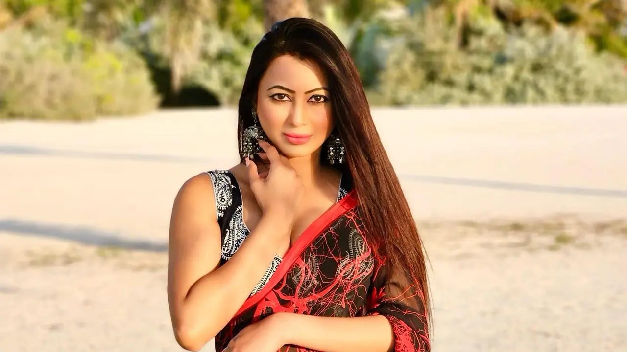 মন্ত্রীকে ‘ঘুম পাড়ানোর’ নিউজে ক্ষুব্ধ অভিনেত্রী জাহারা মিতু