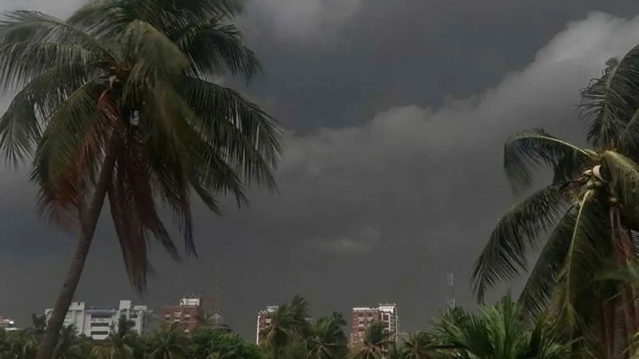 দুপুরের মধ্যে ঢাকাসহ যেসব অঞ্চলে ৮০ কিমি বেগে ঝড় হতে পারে