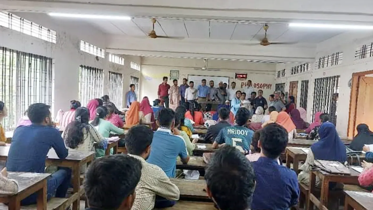 জবি থেকে উপাচার্য নিয়োগের দাবিতে ‘বিভাগ সংযোগ’ কর্মসূচি