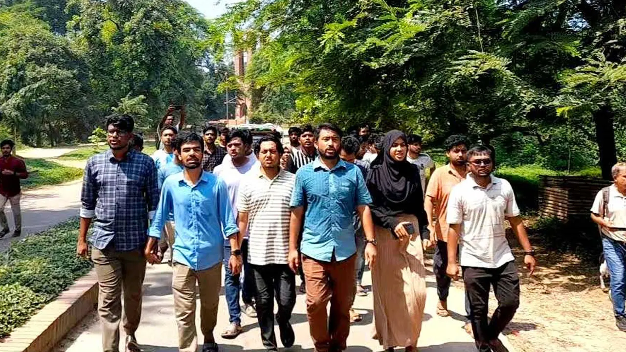 জাবিতে সাবেক ছাত্রলীগ নেতাকে হত্যার প্রতিবাদে বিক্ষোভ