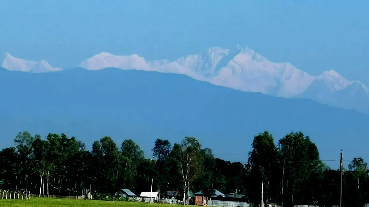 সময় এসেছে ঝলমলে কাঞ্চনজঙ্ঘা দেখার