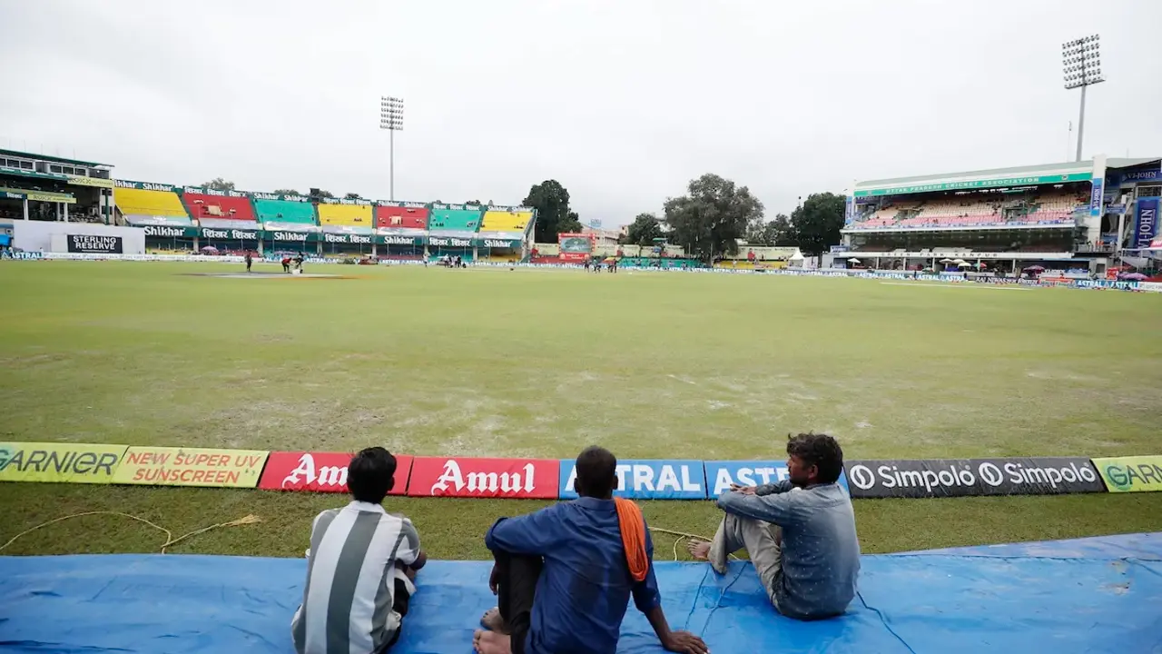 প্রথম সেশন পণ্ড, অপেক্ষা বাড়ছে বাংলাদেশ-ভারতের