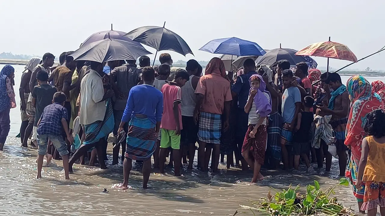 মেহেদি রাঙানো হাত বাঁধা তরুণীর মরদেহ আটকে ছিল তিস্তার চরে