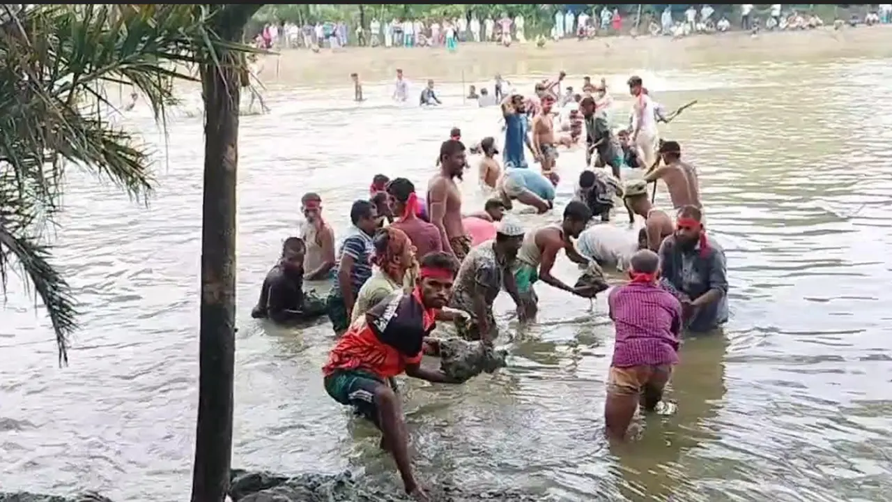 ভুলুয়া নদী খনন ও বাঁধ অপসারণই জলাবদ্ধতার একমাত্র সমাধান