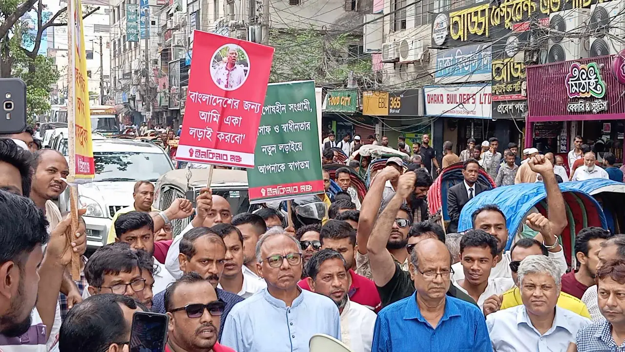ফ্যাসিবাদের বিরুদ্ধে লড়াইয়ের জন্য এই আত্মসমর্পণ : মাহমুদুর রহমান