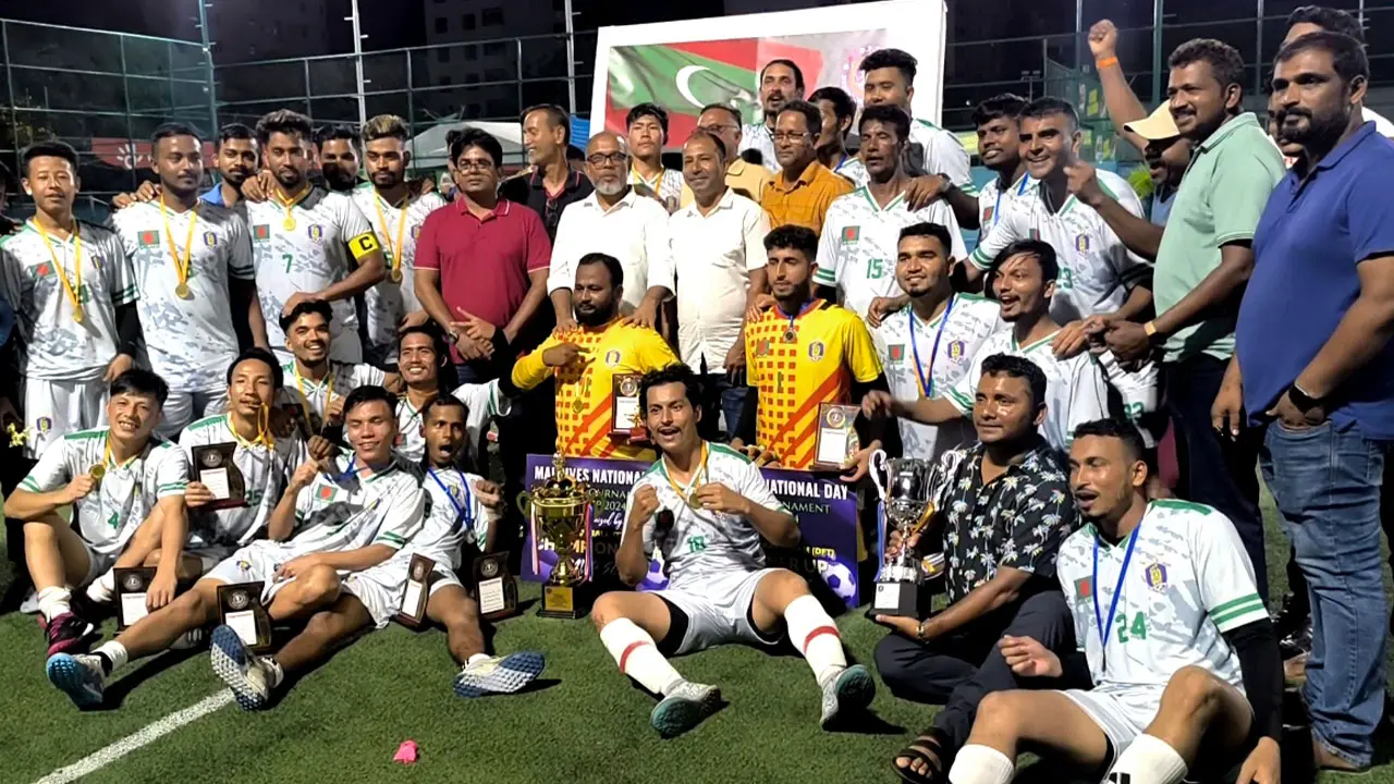 ৮ দেশীয় ফুটসাল প্রতিযোগিতায় চ্যাম্পিয়ন রয়েল টাইগার গ্রিন