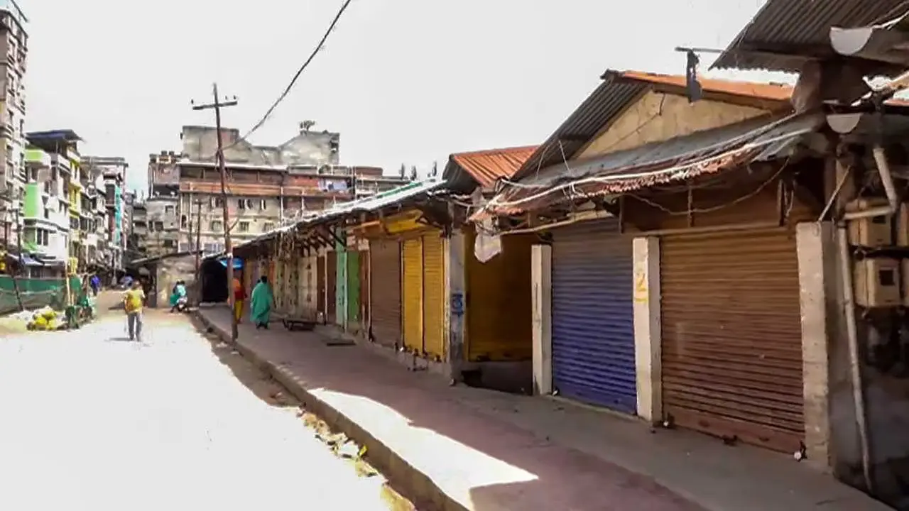 অশান্ত মণিপুর, মন্ত্রীর বাড়িতে বোমা হামলা