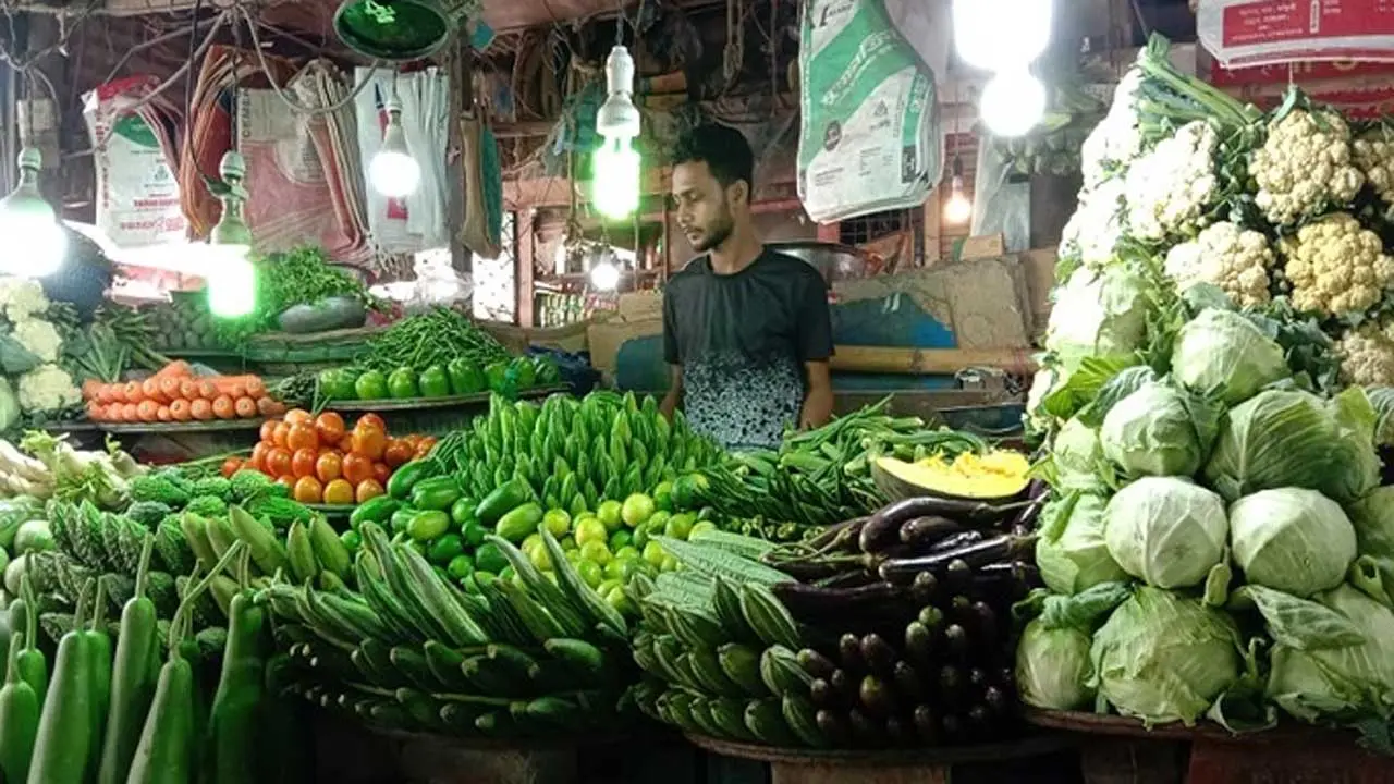 মোহাম্মদপুর কাঁচাবাজারে শৃঙ্খলা ফেরাতে ডিএনসিসির কমিটি