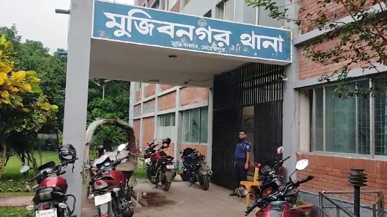 মেহেরপুরে শতভাগ বে-সামরিক অস্ত্র জমা দিয়েছেন লাইসেন্সধারীরা