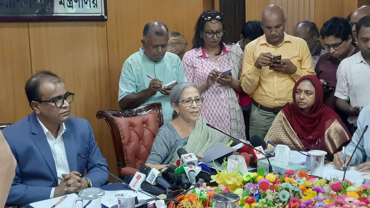 যে বিশেষ অনুরোধে ভারত যাচ্ছে ইলিশ, জানালেন উপদেষ্টা