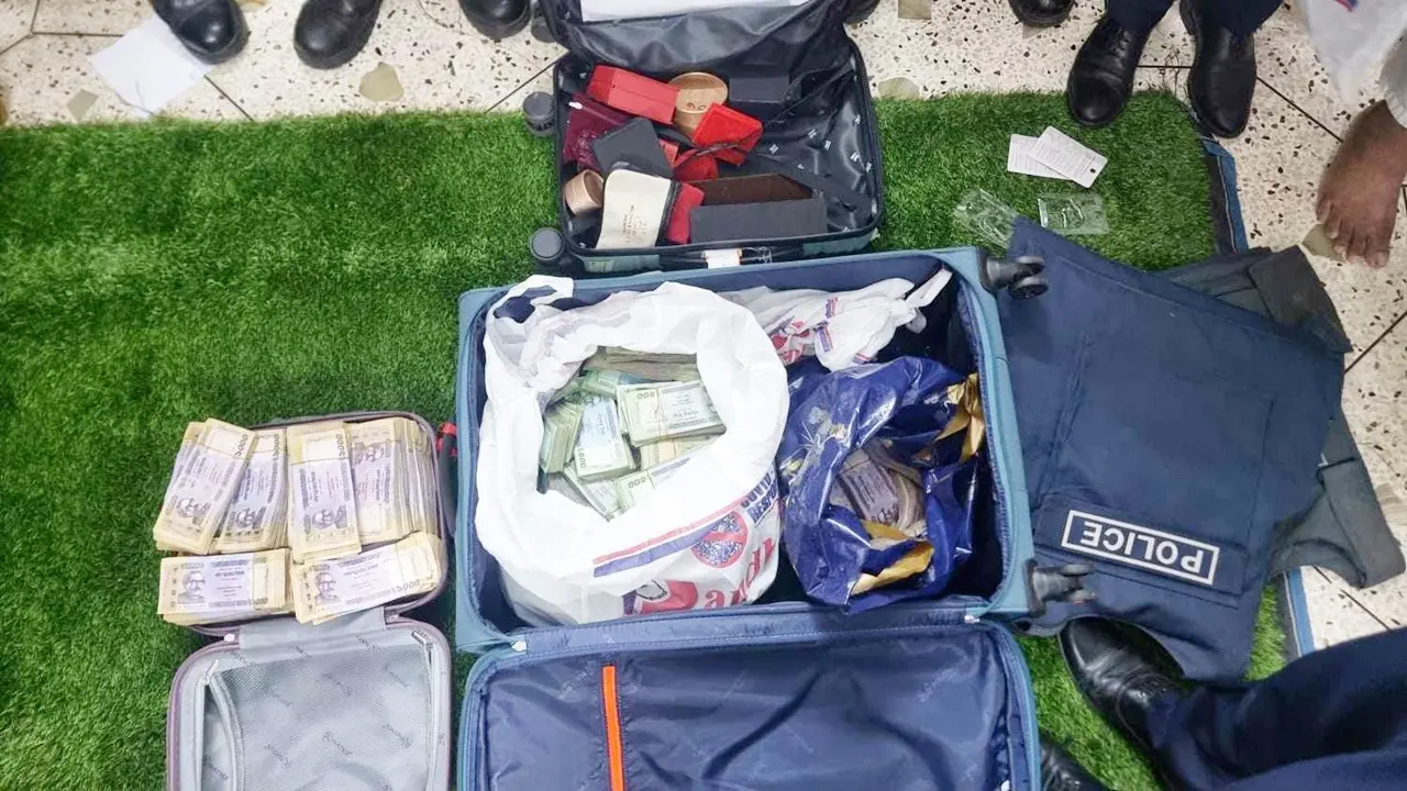 সাবেক এমপির ছেলের শ্বশুর বাড়ি যেন ‘বিদেশি মুদ্রার বাজার’