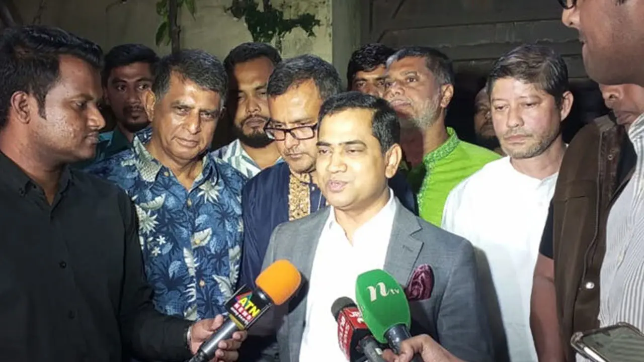 খালেদা জিয়ার সঙ্গে সিনিয়র সাংবাদিক মুশফিকুলের সাক্ষাৎ