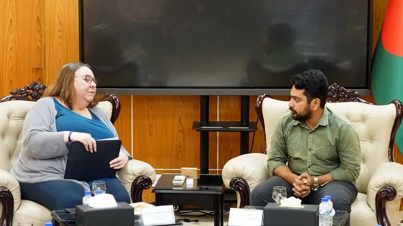 বেতন কম হওয়ায় তরুণরা সাংবাদিকতায় আকর্ষণ হারাচ্ছেন : তথ্য উপদেষ্টা