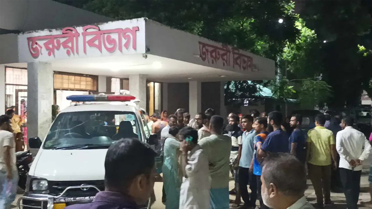 নরসিংদীতে কাভার্ড ভ্যান-মাইক্রোবাসের সংঘর্ষে নিহত ৪
