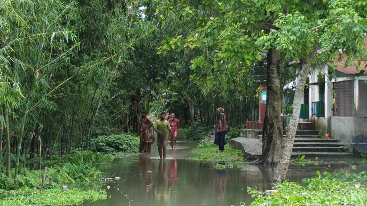 কমতে শুরু করেছে তিস্তার পানি, বেড়েছে ভাঙন আতঙ্ক