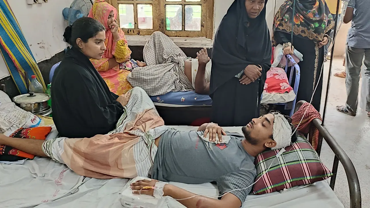 পাবনায় চাঁদা না দেওয়ায় ব্যবসায়ীদের ওপর হামলা, আহত ৫