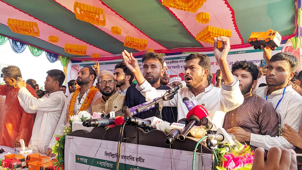 সমঝোতা না হলে বিকল্প জোটে নির্বাচন, বিএনপিকে নুরের হুঁশিয়ারি