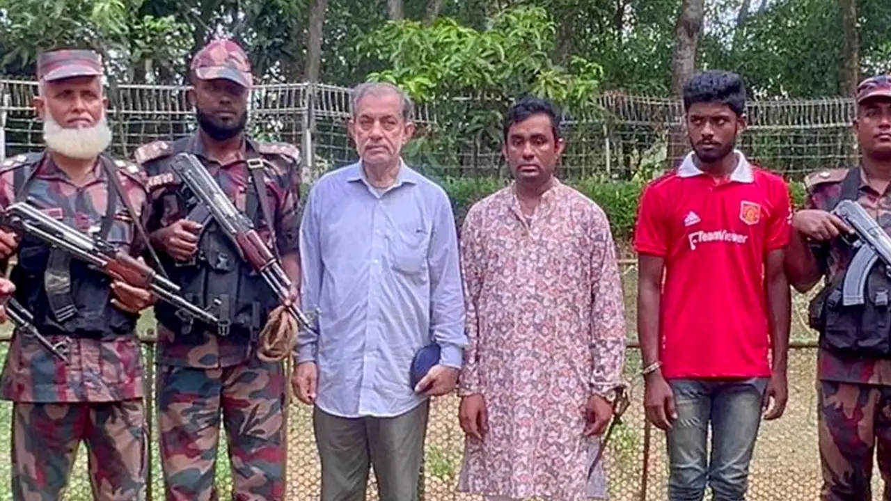 ভারতে পালানোর সময় সাবেক এমপি ফজলে করিম আটক