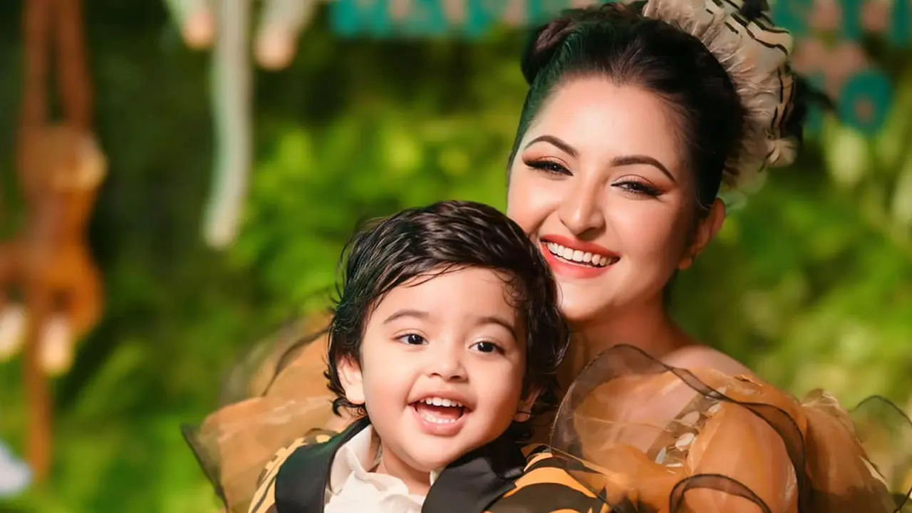 মাতৃত্ব শুধু পরম মমতায় আগলে রাখার : পরীমণি