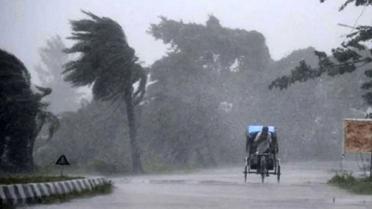 সন্ধ্যার মধ্যে ছয় আঞ্চলে ঝড়ের আভাস