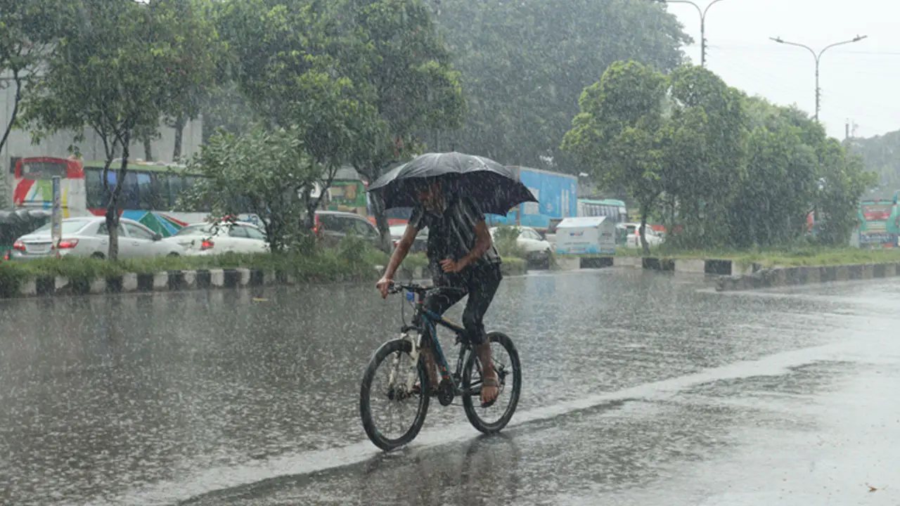 সারা দেশেই বৃষ্টির সম্ভাবনা, কমবে দিন ও রাতের তাপমাত্রা