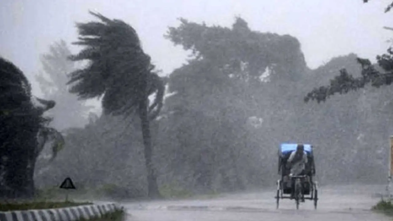 ঢাকাসহ ৯ অঞ্চলে মাঝ রাতের মধ্যে ঝোড়ো হাওয়ার আভাস
